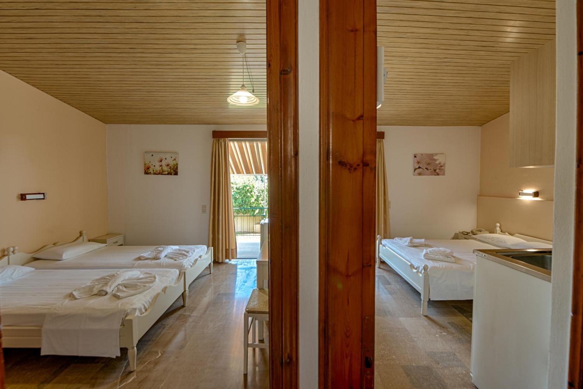 Ionis Hotel Troianata Room photo